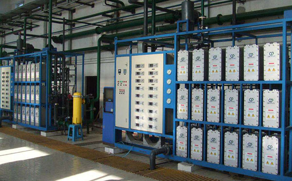 社區(qū)“死尸”公用直飲水機(jī)成擺設(shè) 銹跡斑斑無人問 社區(qū)“死尸”公用直飲水機(jī)成擺設(shè) 銹跡斑斑無人問