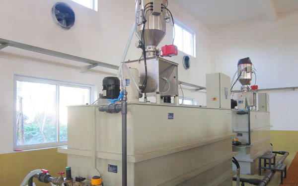 泡藥干粉加藥裝置 泡藥干粉加藥裝置